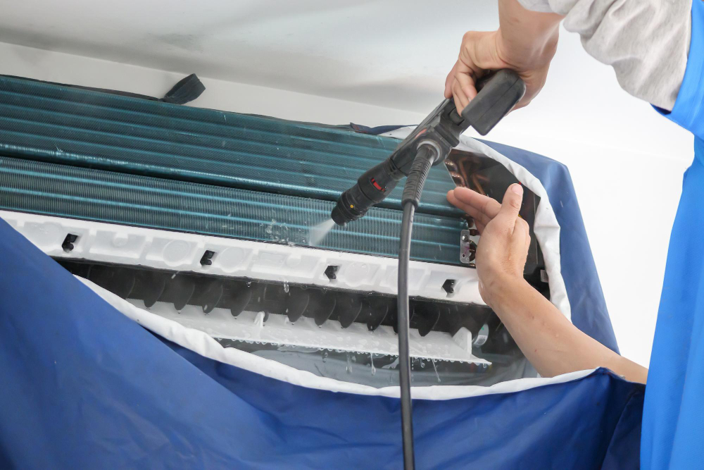 Higienização de ar condicionado na Mooca: quando fazer o serviço para melhorar o desempenho do equipamento